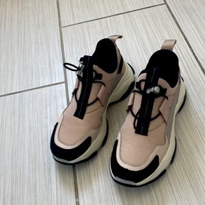 Steve Madden Fly Colorblock Sneakers